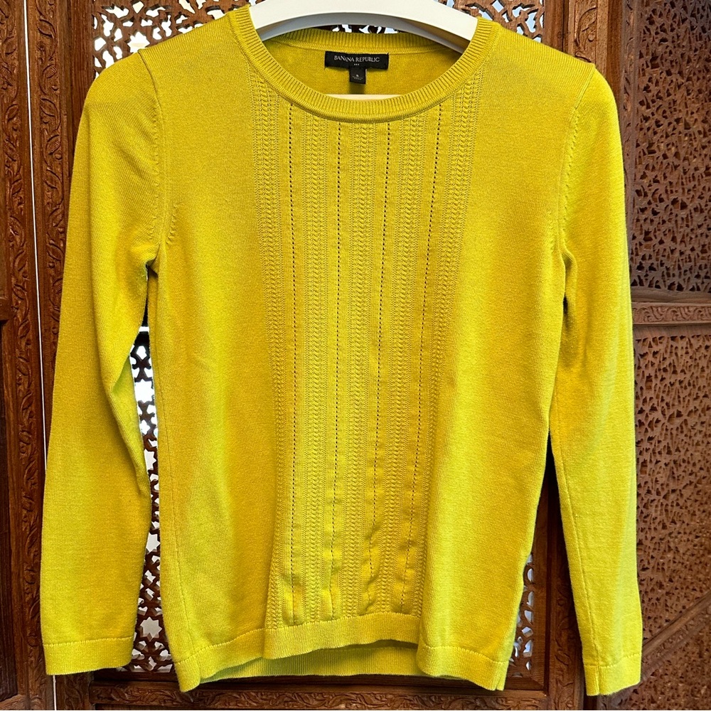 🚺 Banana Republic chartreuse sweater